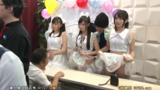 Screenshot 2019 06 05 レイプ ロリ 中出し 美少女 アイドル 鬼畜 時間停止 即ハメ ロリ美少女 セクハラ 320x180 - 【枢木あおい　他2名】時間停止でいたずらだスカートめくりあげてフェラさせておっぱい揉んでも大丈夫