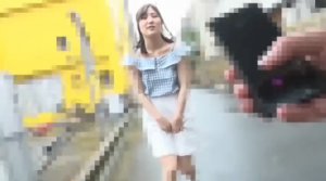 Screenshot 2019 09 20 四肢拘束された美女が媚肉を苛む恥辱のスマホ遠隔調教に悶えてイキまくり 300x167 - 【南涼】性感帯とスマホが繋がり画面操作でイカせまくる