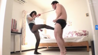 Screenshot 2020 01 27 ドS拘束足責めM男 320x180 - 【彩葉みおり】パンチに回し蹴りに金蹴り放尿