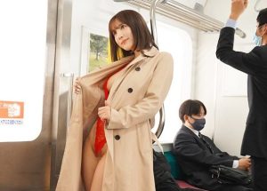 1 300x215 - 【三上悠亜】通勤電車で半裸露出する変態お姉さんが男をおもちゃにする