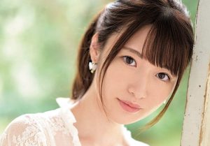雪白美肌の吹き過ぎ美少女AVデビュー！ 上坂めい 300x209 - 【上坂めい】逸材発掘　白雪美肌の現役女子大生　デビュー作