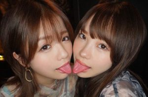 300x196 - 【松本いちか・永瀬ゆい】美少女たちに痴女られる夢体験　常時挟み撃ち