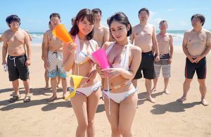 MINAMO&times;天宮花南 Wキャスト【マジックミラー号25周年記念作品】真夏 300x195 - 【MINAMO・天宮花南】ご奉仕サンドイッチ逆3P　ビーチフラッグスで一位になればあんなことやこんなことができちゃいます